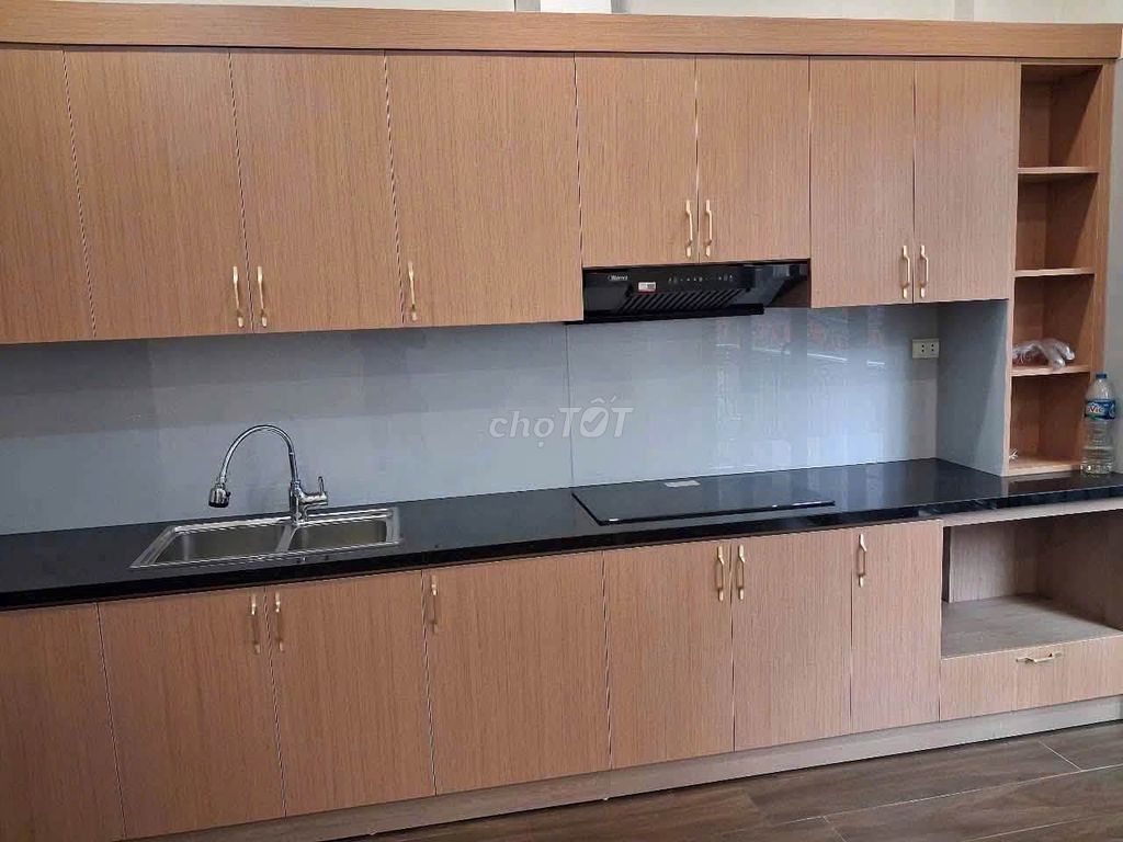 Rent 40 m2 x 5 floors, elevator, Dragonfly, Tây Hồ