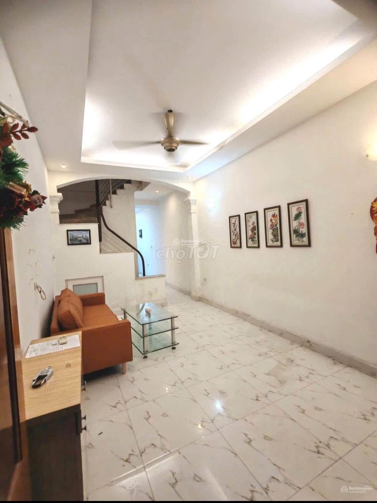 Rent an entire Bồ Đề street, Long Biên, 64 meters2, 3 stories.