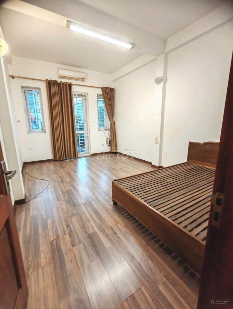 Rent an entire Bồ Đề street, Long Biên, 64 meters2, 3 stories.
