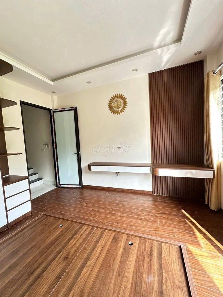 Rent a five-story apartment full-story Max.