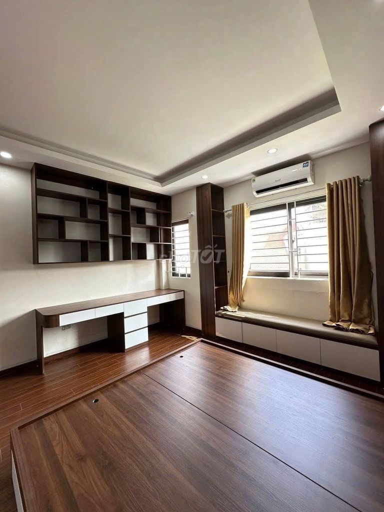 Rent a five-story apartment full-story Max.
