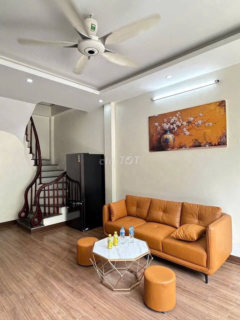 Rent a five-story apartment full-story Max.