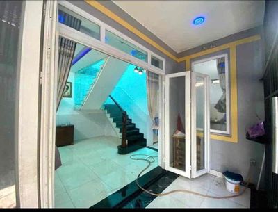 Three bedrooms. Two toilets. Two Linh Trung.