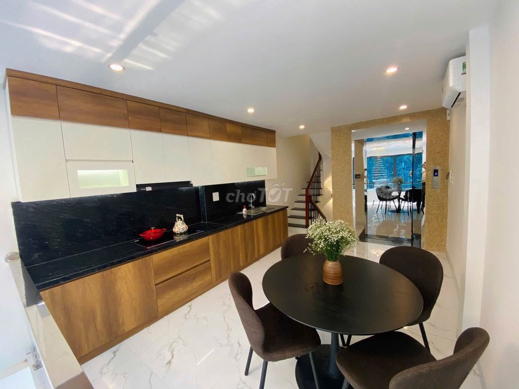 Rent an entire Phúc Lợi 5-story elevator, full interior