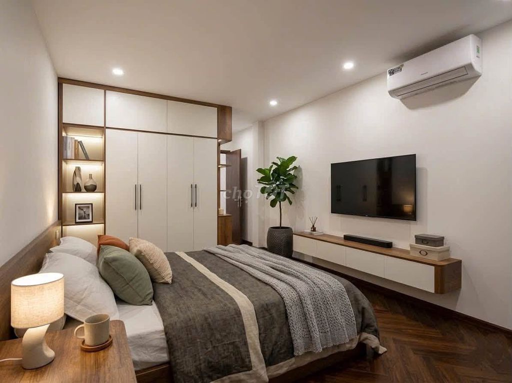 Rent an entire Phúc Lợi 5-story elevator, full interior