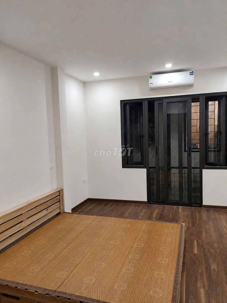 Rent house 31 meters x 5 floors, Ngõ Quỳnh, Hai Bà Trưng, Hanoi