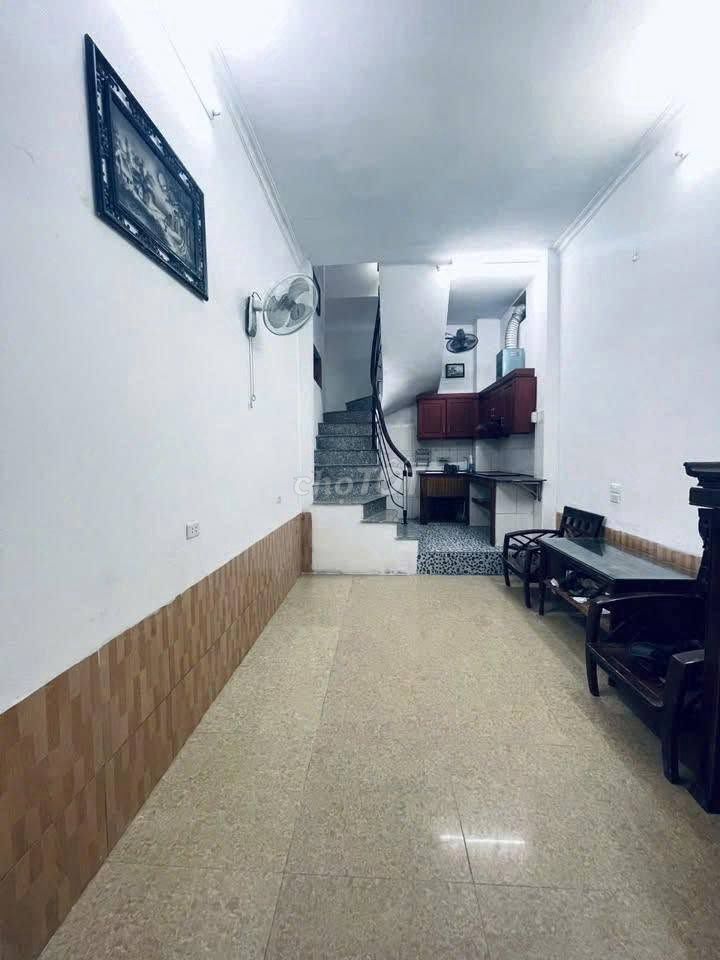 Rent the 30 meters, 3 floors a tum, Ngõ 100 Tây Sơn, Đống Đa