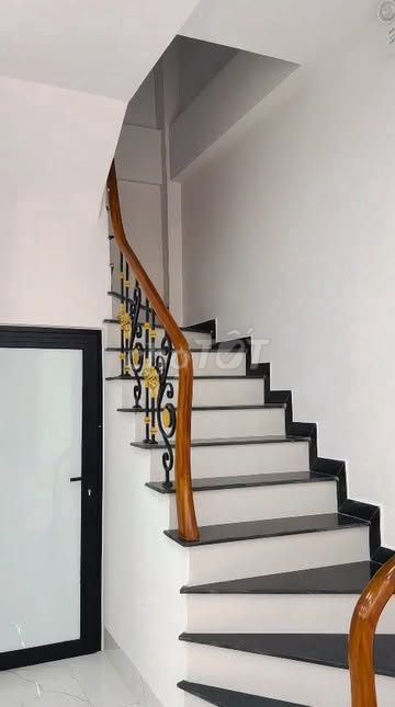 Rent a Nguyễn Chí cash house, Tân Mai, 84 meters2, 7 floors.
