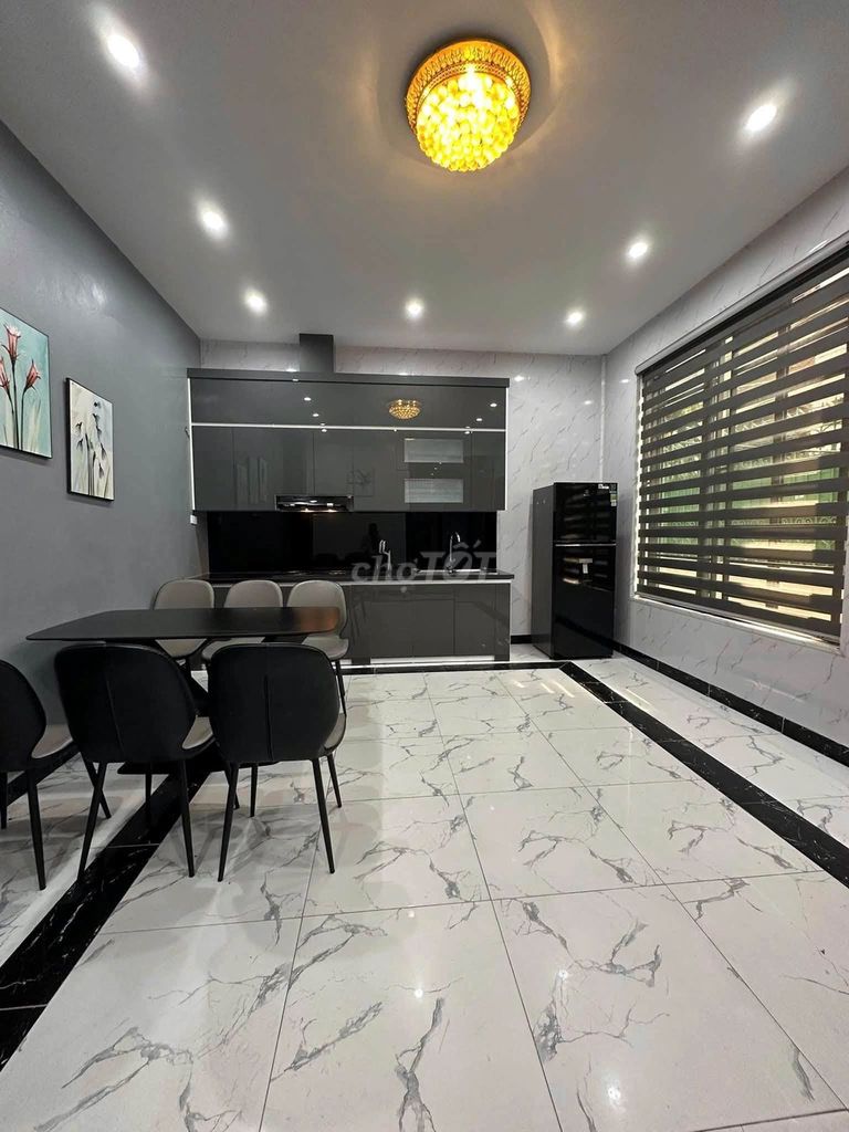 Rent the original 40 meters, 3 bedrooms, full gear, parking car - Tây Hồ