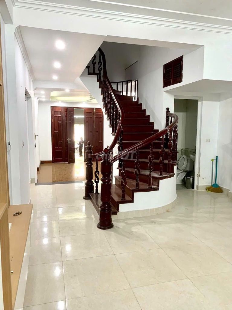 Rent the house next to Peso, 90 meters, 4 floors, avoid