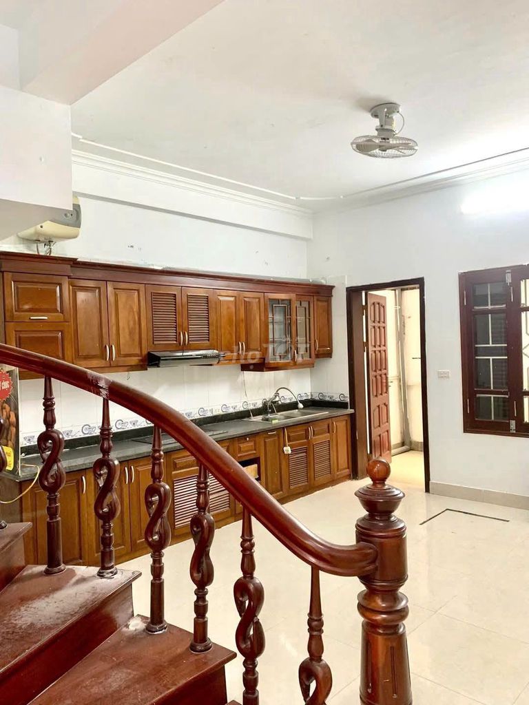 Rent the house next to Peso, 90 meters, 4 floors, avoid