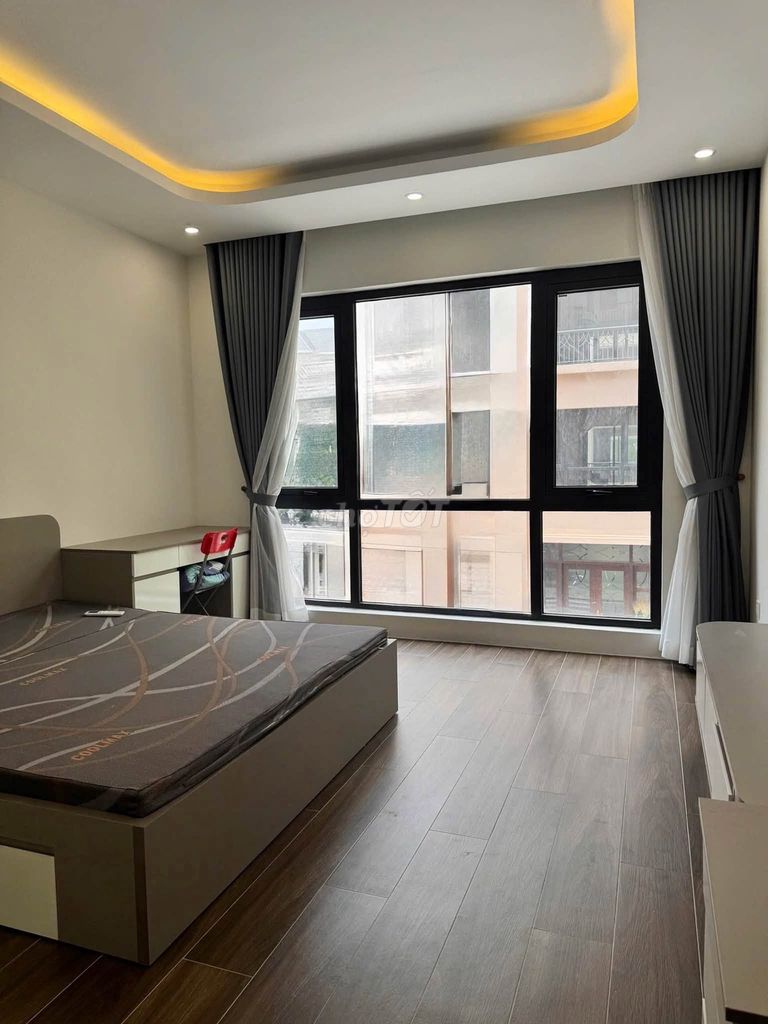 Rent a five-story building full-story furniture at Alexomes Ocean Park.