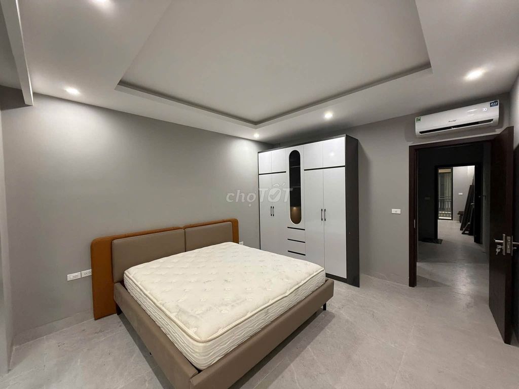 We'll rent a five-story apartment with a full-size elevator.