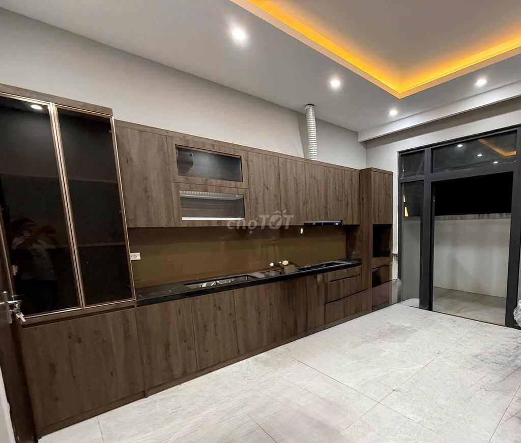 We'll rent a five-story apartment with a full-size elevator.