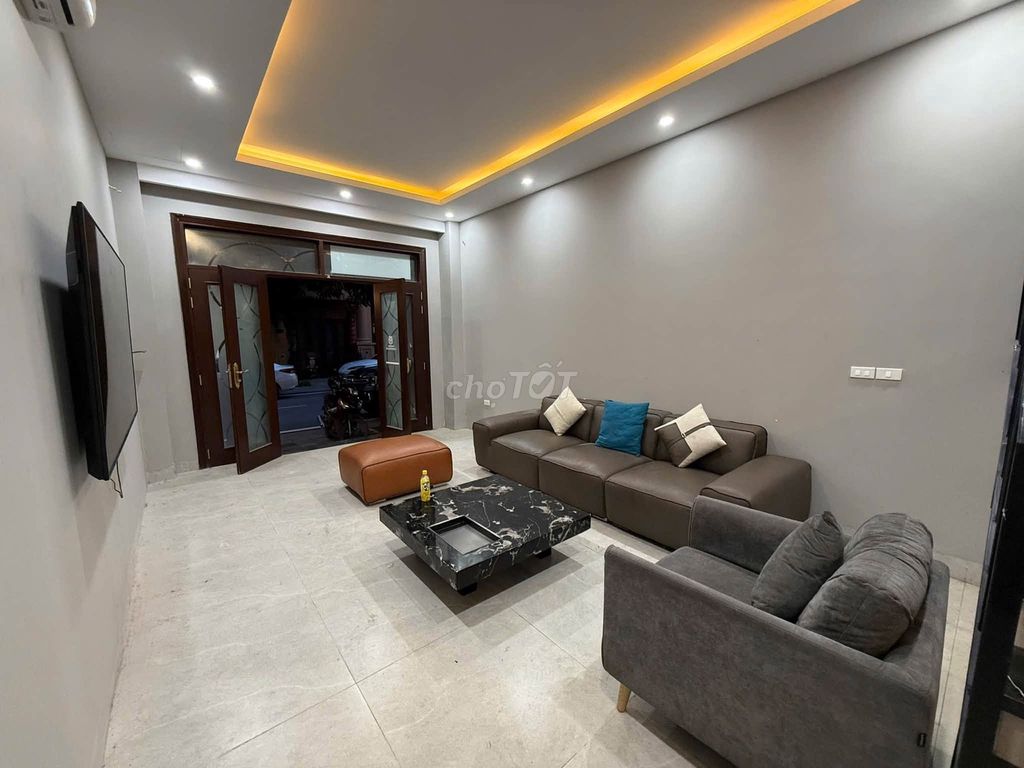 We'll rent a five-story apartment with a full-size elevator.