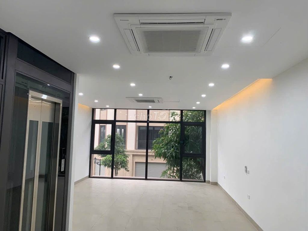 Rent Vin3, 5 stories, elevator, office plus housing.