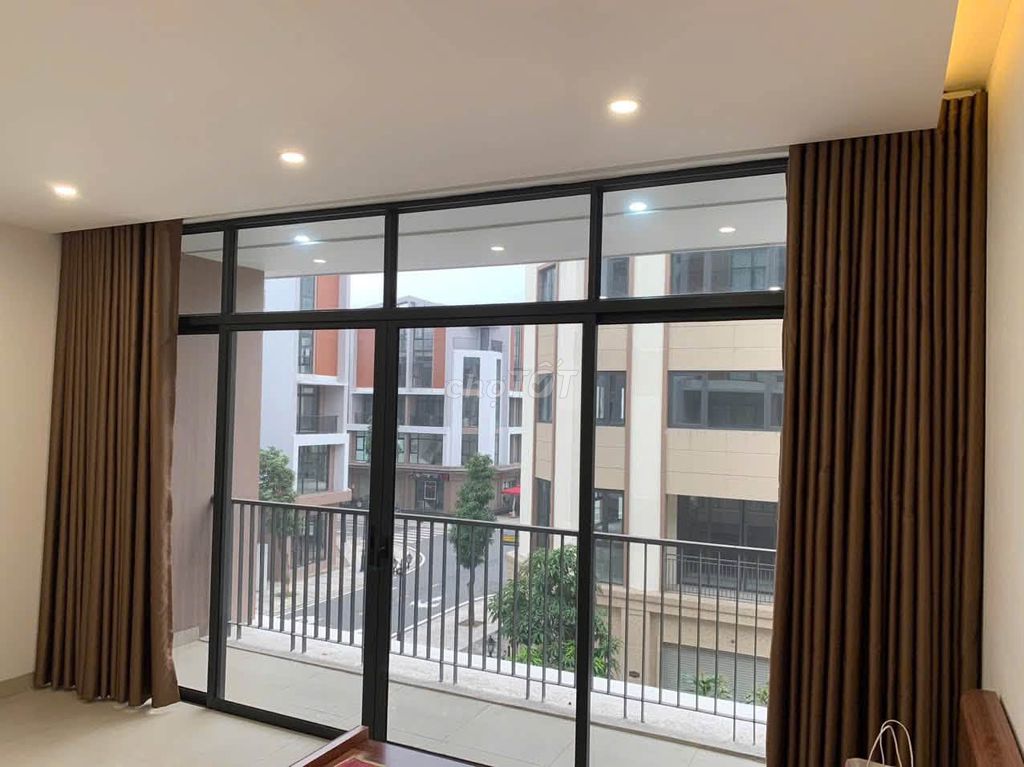 Rent Vin3, 5 stories, elevator, office plus housing.