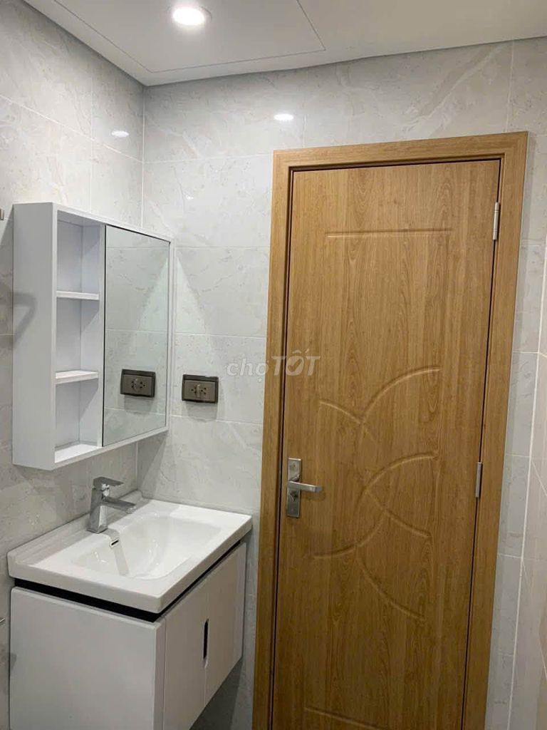 Rent Vin3, 5 stories, elevator, office plus housing.