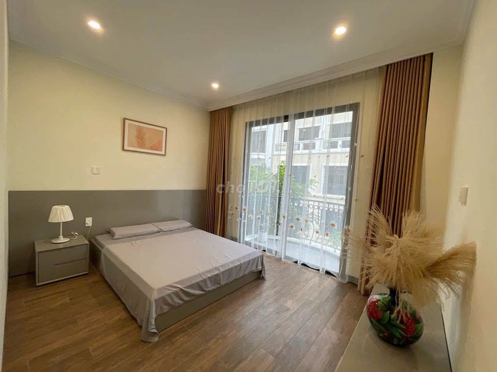 Rent the house next to Vin2, 5 stories, 5 bedrooms full interior.