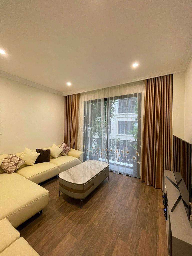 Rent the house next to Vin2, 5 stories, 5 bedrooms full interior.