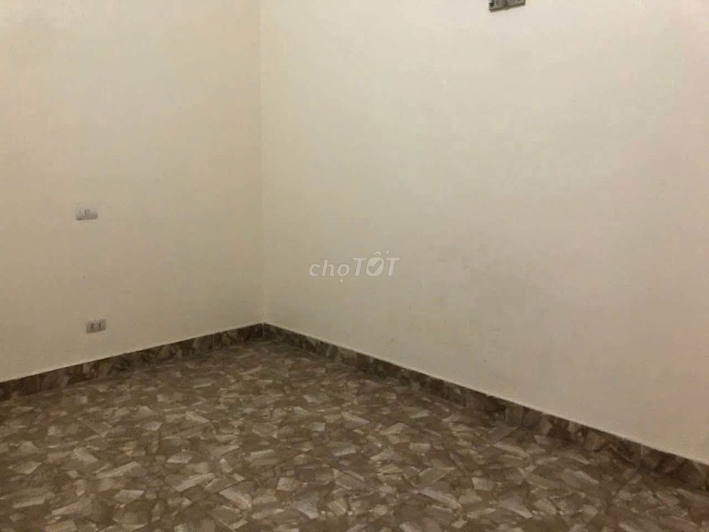 Rent the original house 65 meters x 5 floors, Route 562 Láng, Đống Đa