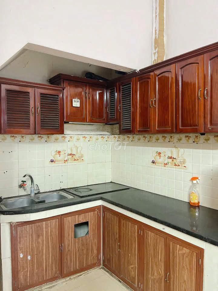 Rent a 5-story Bạch Đằng Hai Bà Trưng.