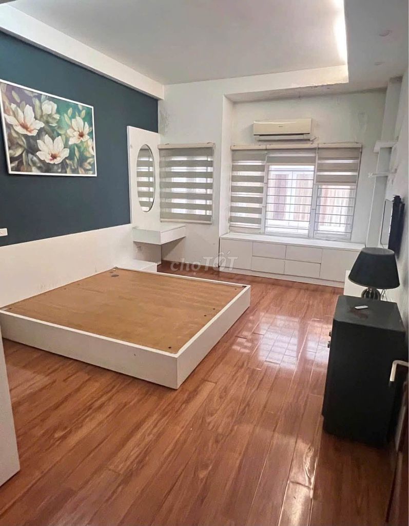 Rent your own home 35 meters x 5 floors down the 27 Võ Chí Công, Cầu Giấy