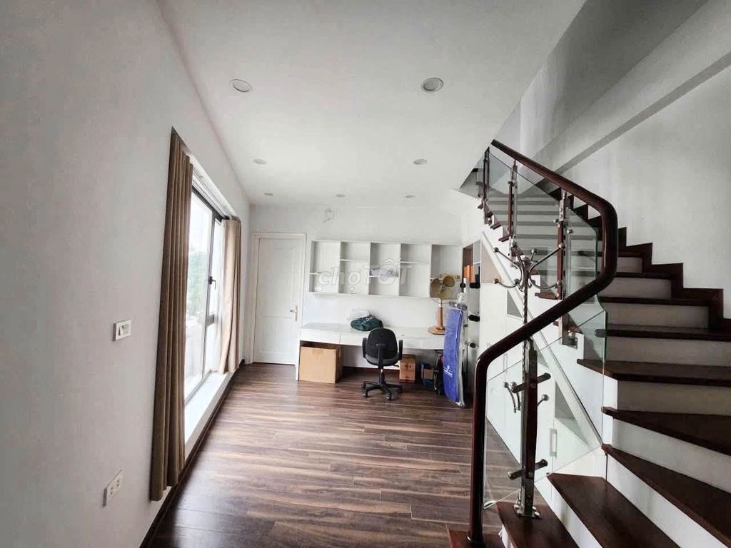 Võ Chí Công, Tây Hồ, car garage.