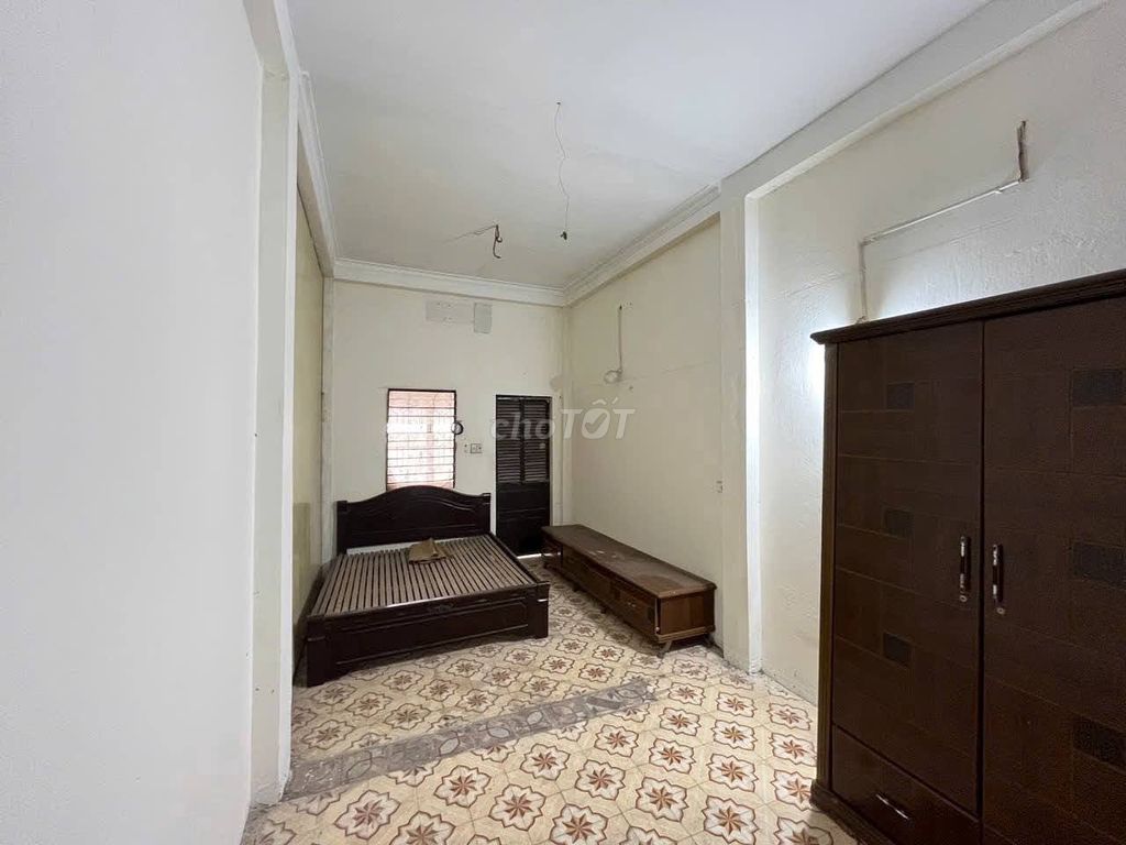 Rent a three-story Bà Triệu, Hà Đông - 50 m2