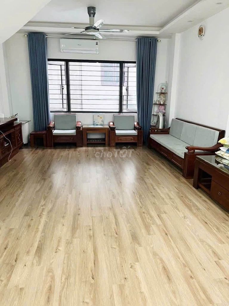 Rents 41 m2 x 4 floors per meter, 0-626 Láng Road