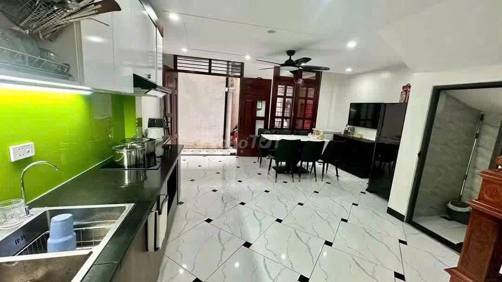 Rent six stories, three closed bedrooms, 13.5 million at the Yum, Long Biên