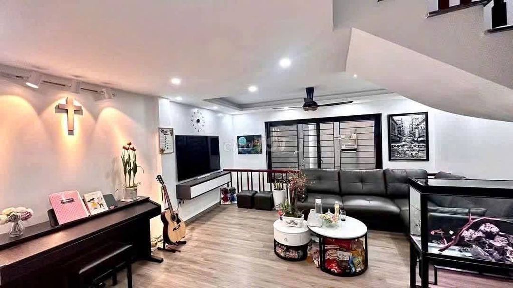 Rent six stories, three closed bedrooms, 13.5 million at the Yum, Long Biên