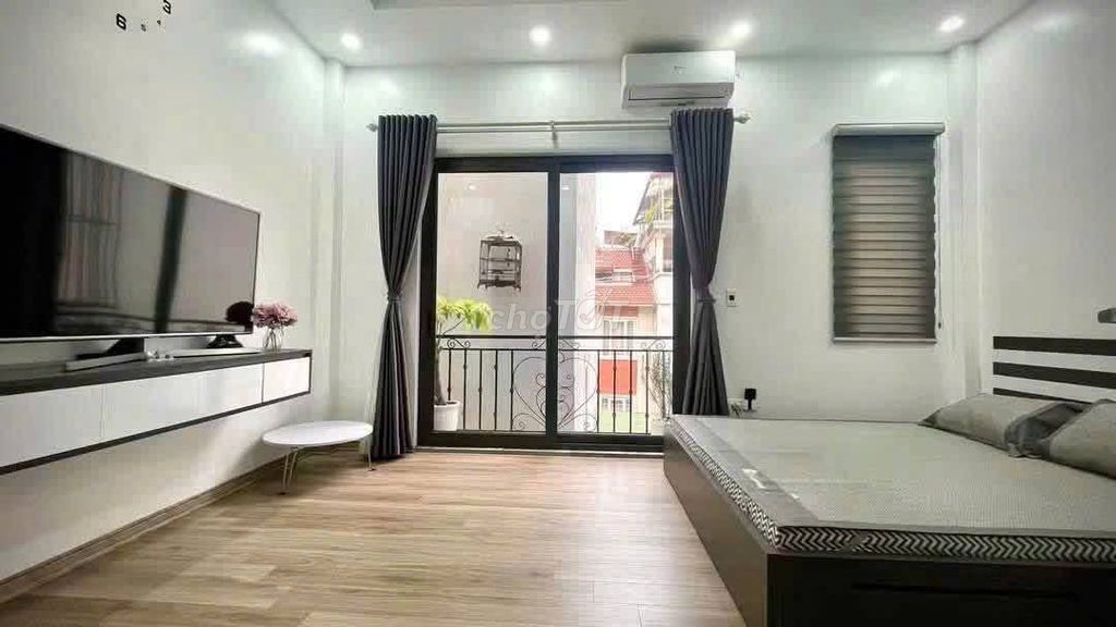 Rent six stories, three closed bedrooms, 13.5 million at the Yum, Long Biên