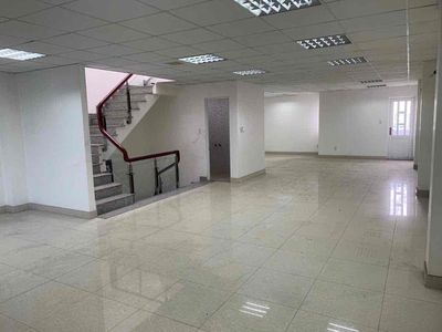 Rent a five-story office building 500-foot floor with an elevator at 45 million a month.
