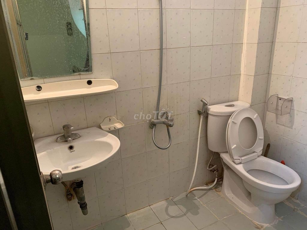Rent a three-story Đội Cấn, Ba Đình, Hanoi