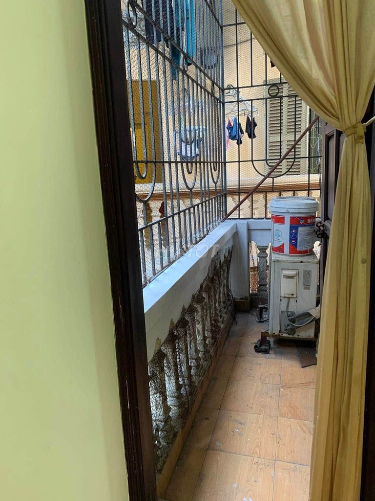 Rent a three-story Đội Cấn, Ba Đình, Hanoi