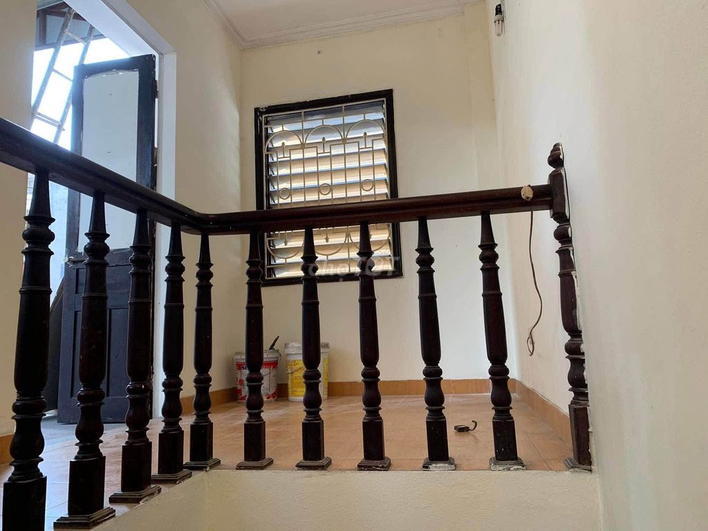 Rent a three-story Đội Cấn, Ba Đình, Hanoi