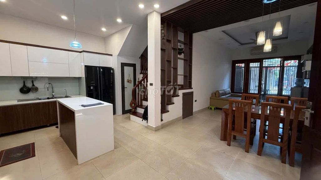 Rent 60 m2 x 4 floors, Vũ Thạnh, Đống Đa, full interior