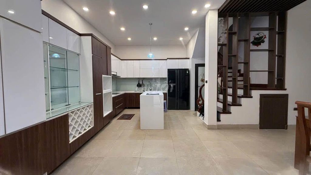 Rent 60 m2 x 4 floors, Vũ Thạnh, Đống Đa, full interior