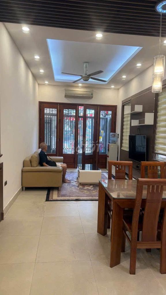 Rent 60 m2 x 4 floors, Vũ Thạnh, Đống Đa, full interior