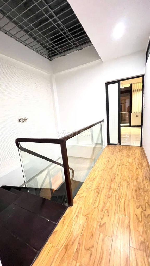 Rent a five-story Peso, 90 meters, 22 million a month