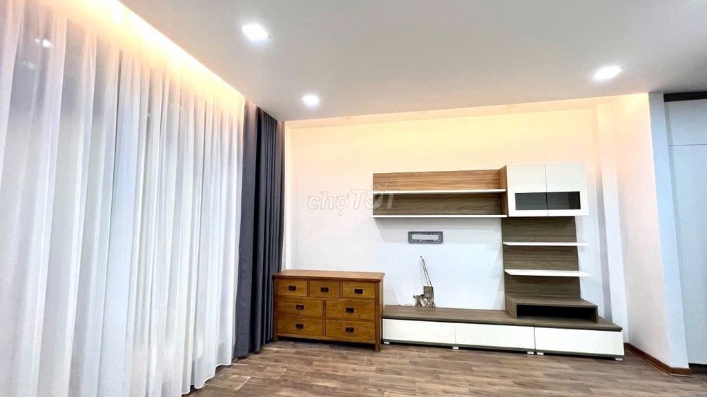 Rent a five-story Peso, 90 meters, 22 million a month