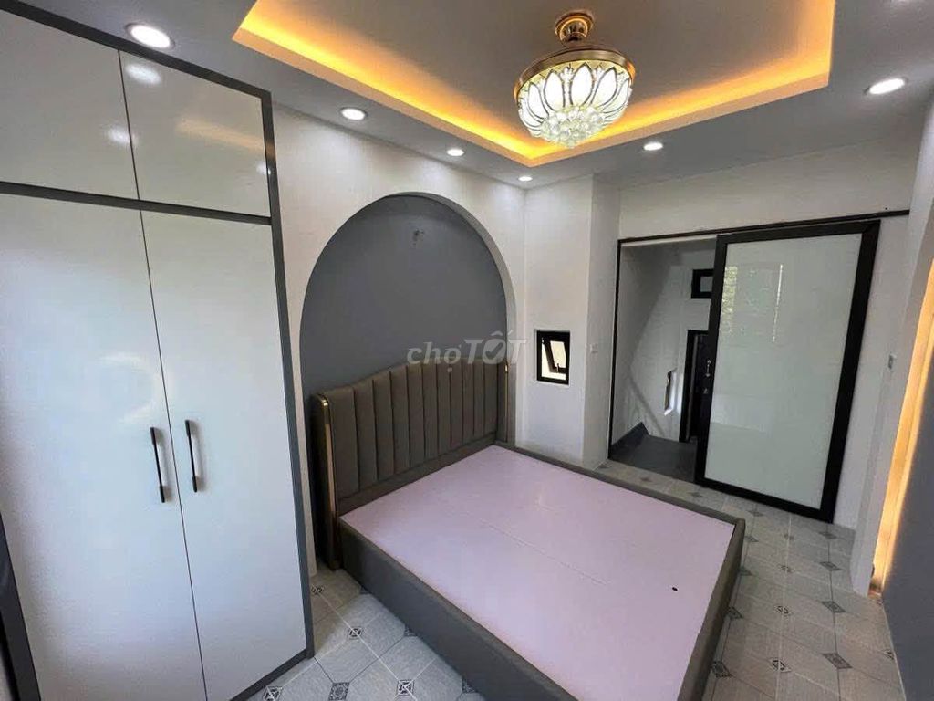 Rent an entire Ngọc Hà place, view lake, car parked next door