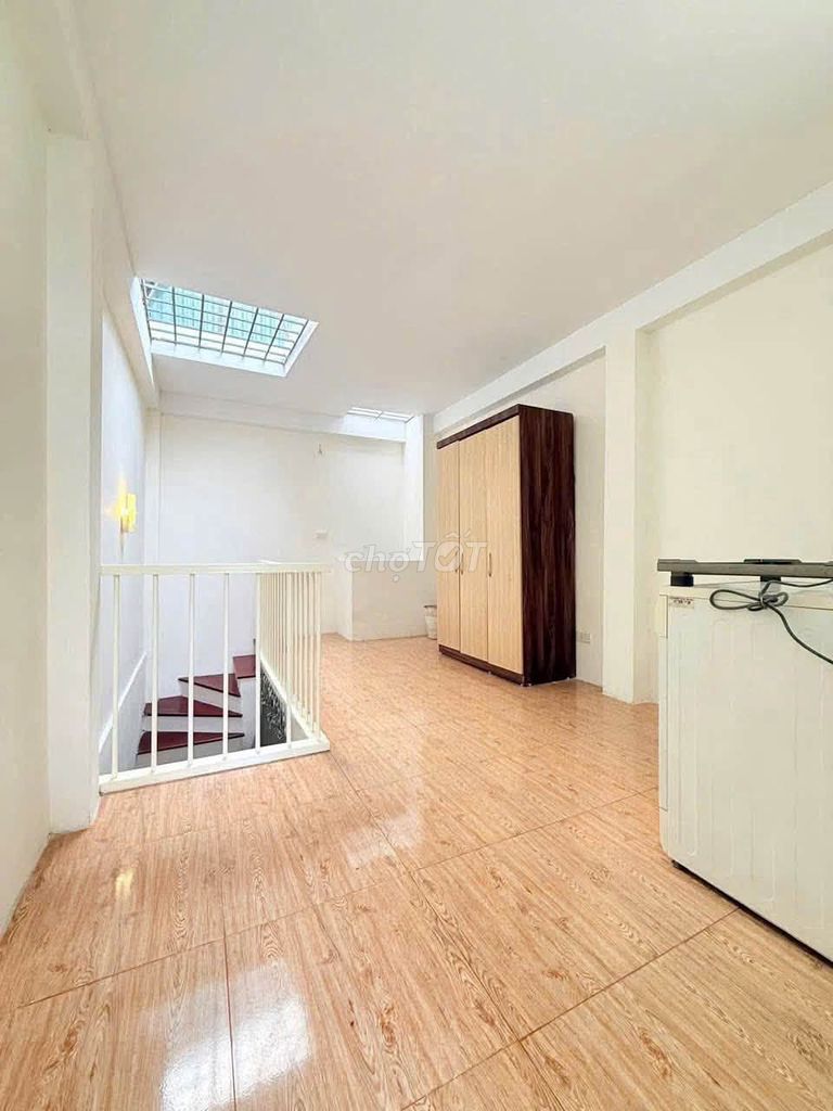 Rent Ngõ Gốc Đề, Hoàng Mai, 5 stories, 3 bedrooms.