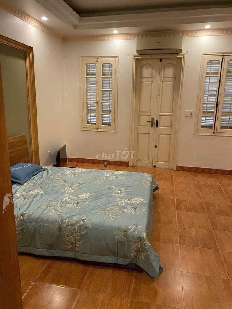 Rent Cầu Giấy the original three bedrooms full of stuff.
