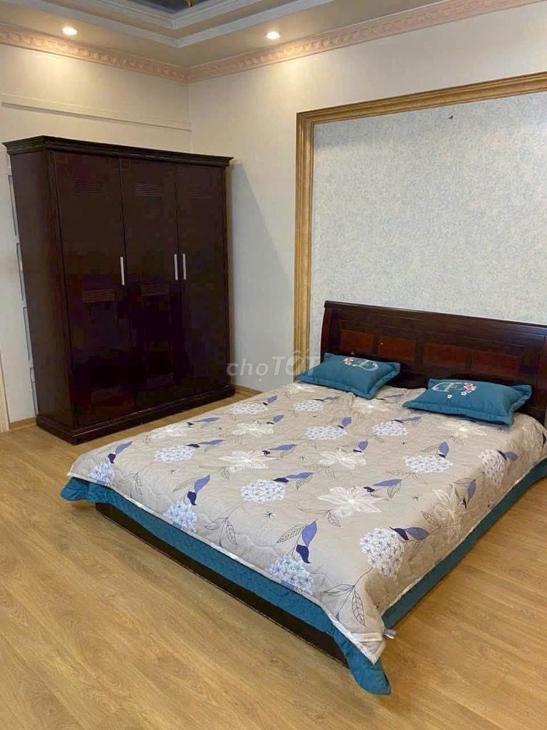 Rent Cầu Giấy the original three bedrooms full of stuff.