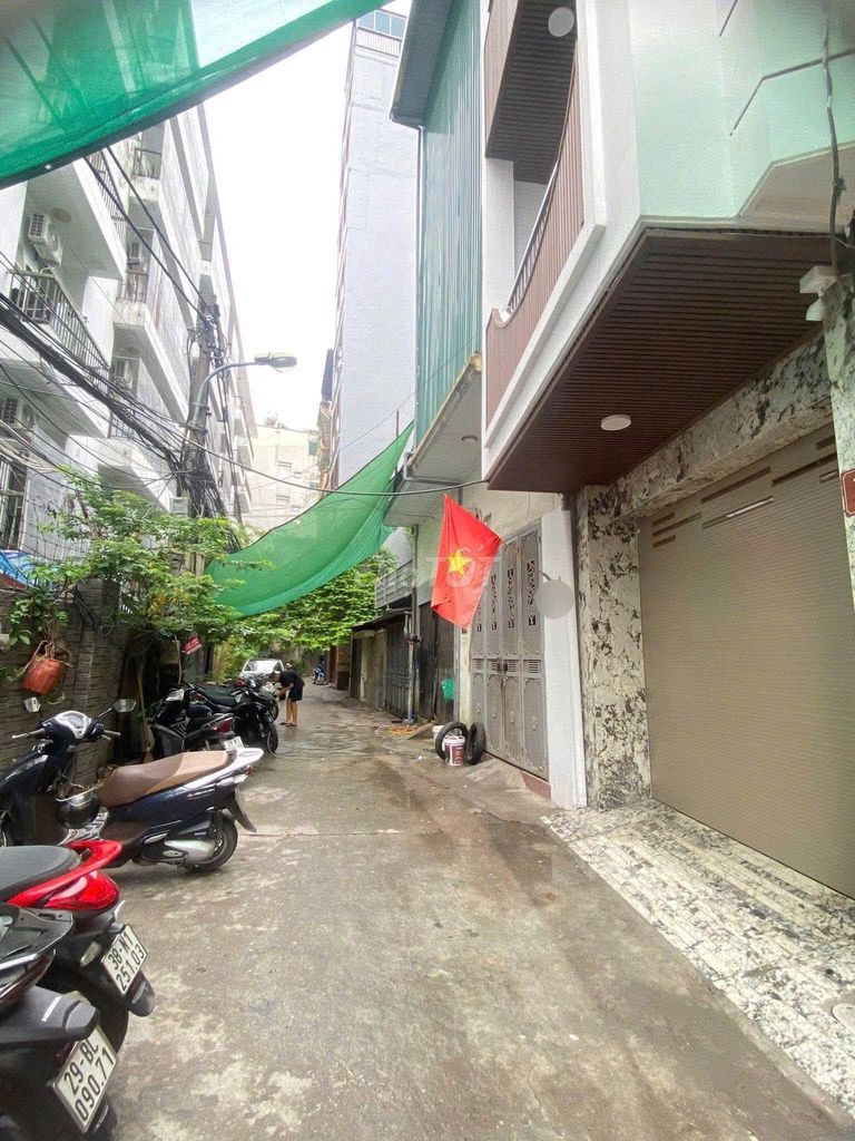 Rent the house 48 meters 6 floors with elevators, Celebrity Park.
