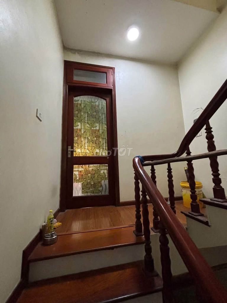 Rent a six-story 5-story house. Good business.