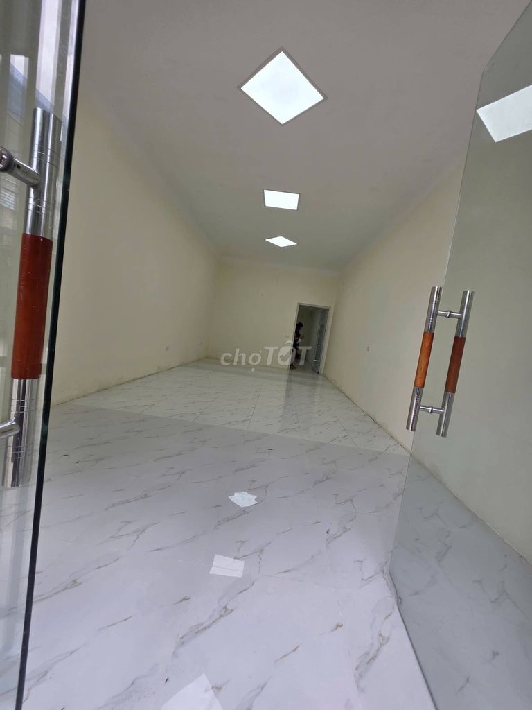 Rent your own home 100 meters, 214 Nguyễn Xiển.