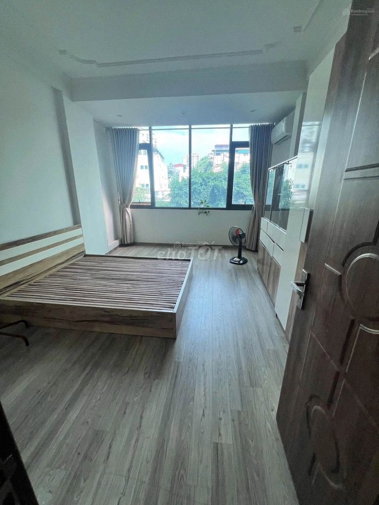 Rent the building on the 107 Nguyễn Chí Thanh, Đống Đa, with an elevator.